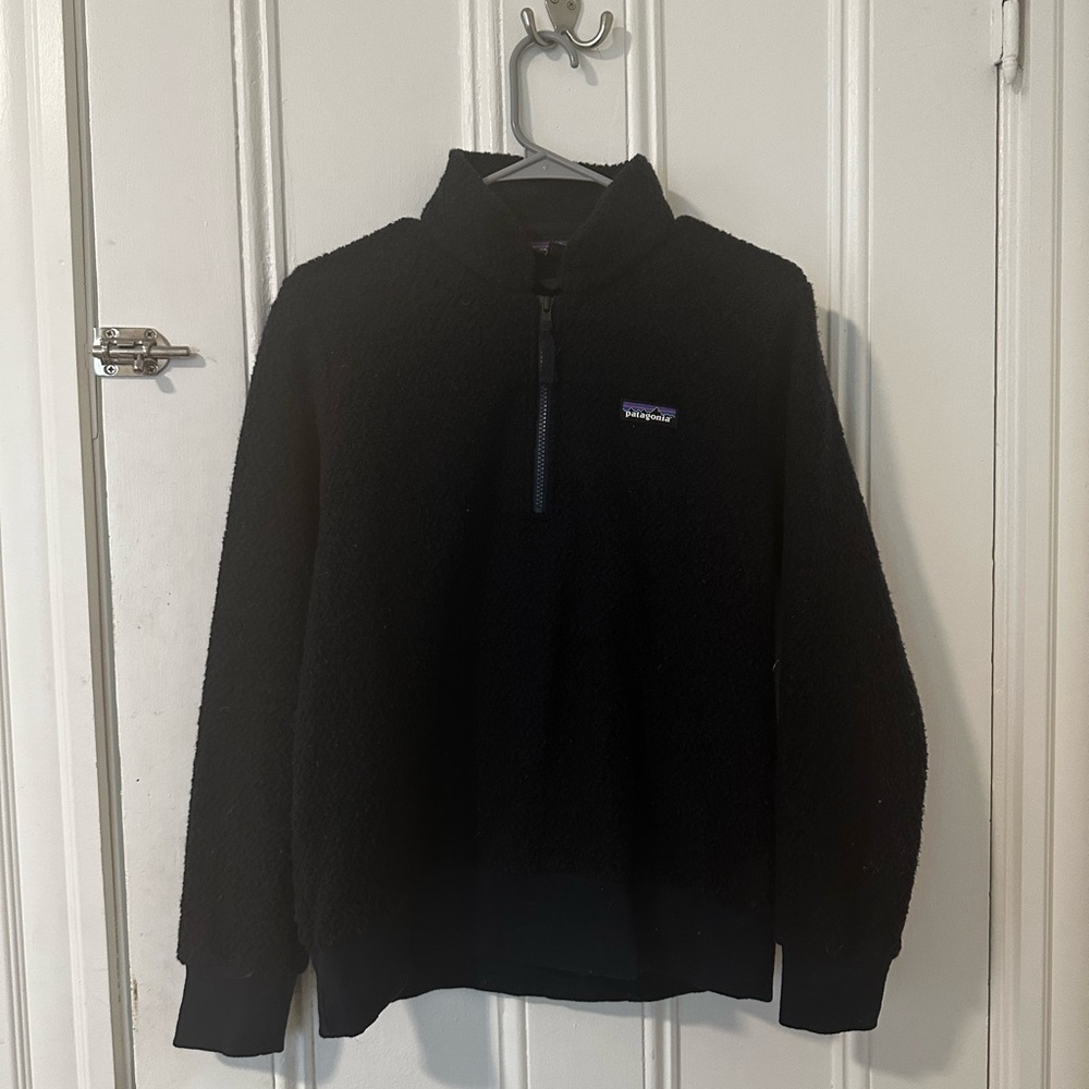 Navy blue Patagonia quarter zip